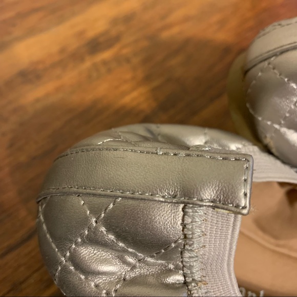 Size 8 Christopher & Banks Silver Quilted Scrunch Flats - Picture 5 of 10